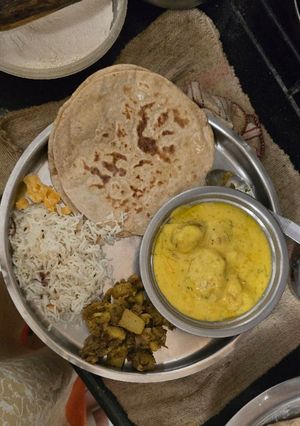 A picture of Achari alu kadi rice.