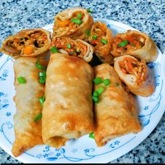 A picture of Spring rolls.