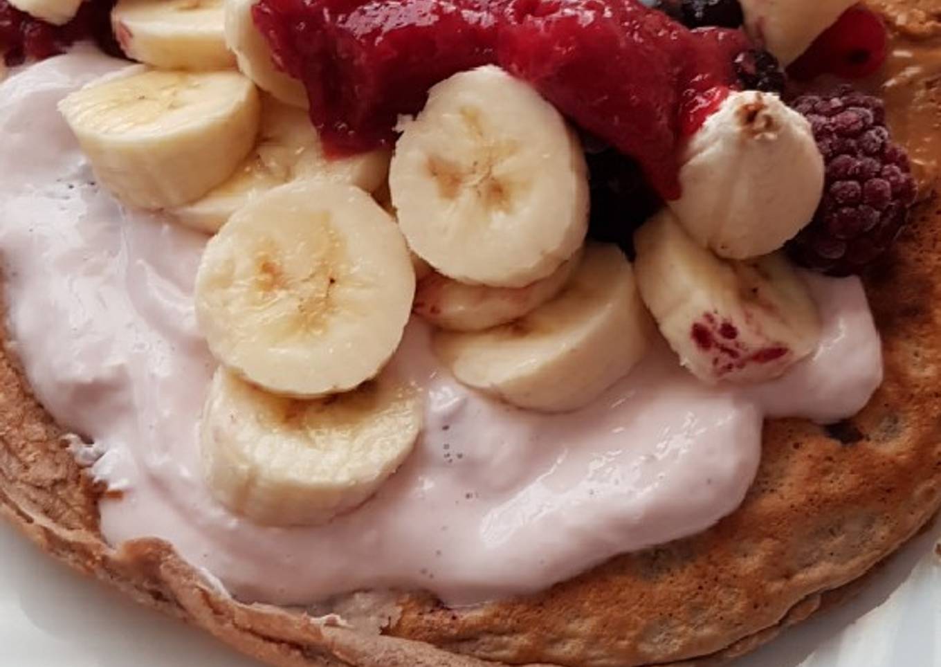 Maxi tortita de avena, yogur y frutos rojos con crema