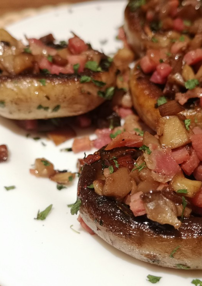 Una foto de Champiñones rellenos de jamón