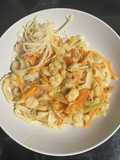 Pad thai con salsa de cacahuete