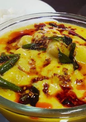 A picture of Punjabi kadhi pakoda.