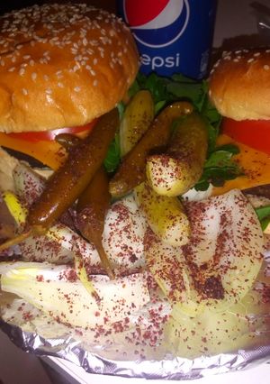 صورة لوصفة همبرجر مفتخر بطريقة اصلية اصيلة مميزة 🍔🍷