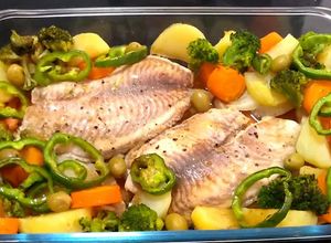Foto de Pescada no Forno com Legumes