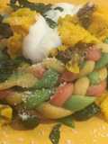 “Trecce Arlecchino” di pasta fatta in casa con stracciatella, spinaci, frittatine e crema di tartufo