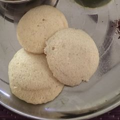 A picture of Idli.