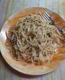 Fideos de arroz, salsa de ostras y brotes de soja