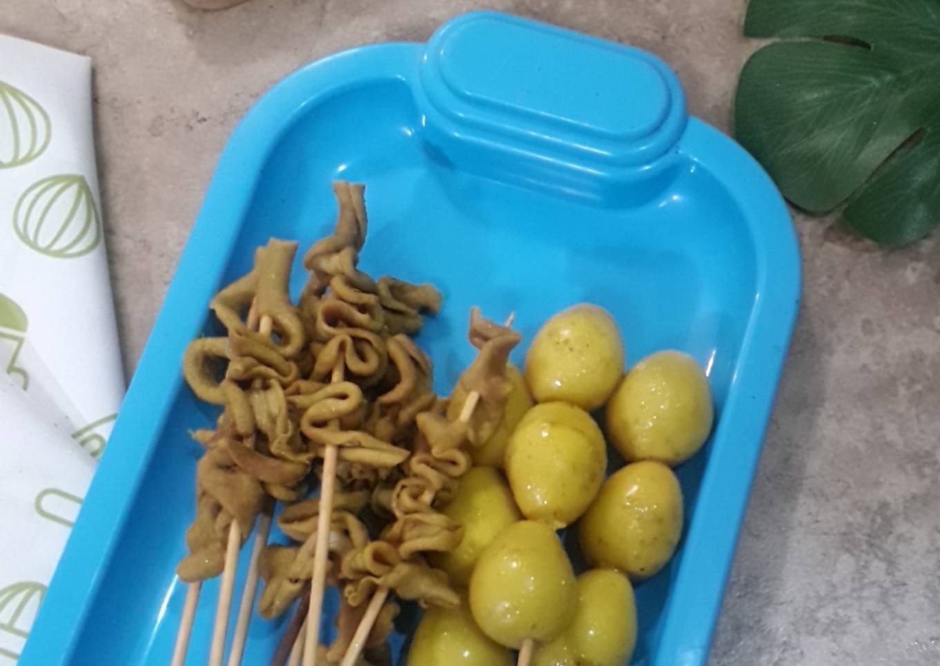 Sate telur puyuh dan usus ayam