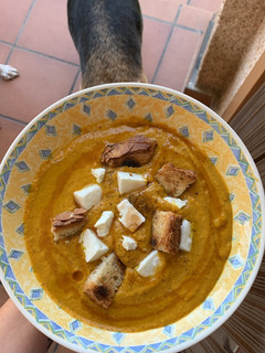 Una foto de Crema de zanahorias asadas y feta