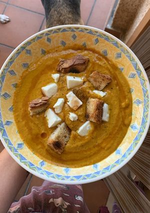 Una foto de Crema de zanahorias asadas y feta