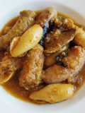 Cazuela de butifarra, calamares y surtido de setas deshidratadas