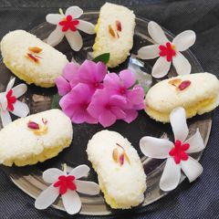 A picture of Malai Sandwich /Cham Cham😋.