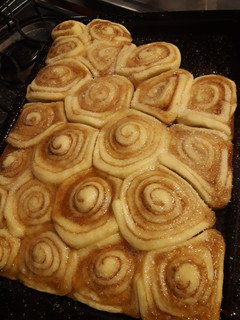 Una foto de Cinnamon rolls/Roles de canela!