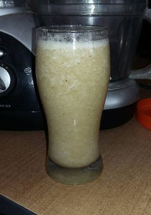 Una foto de Licuado de banana y manzana