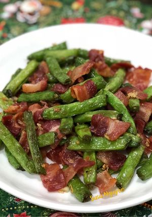 Hình của món Đậu que xào thịt xông khói (green bean stir fried with bacon).