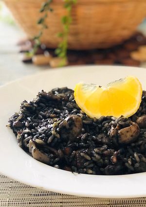 Foto principal de Arroz negro con calamares y gambas 🦑🦐
