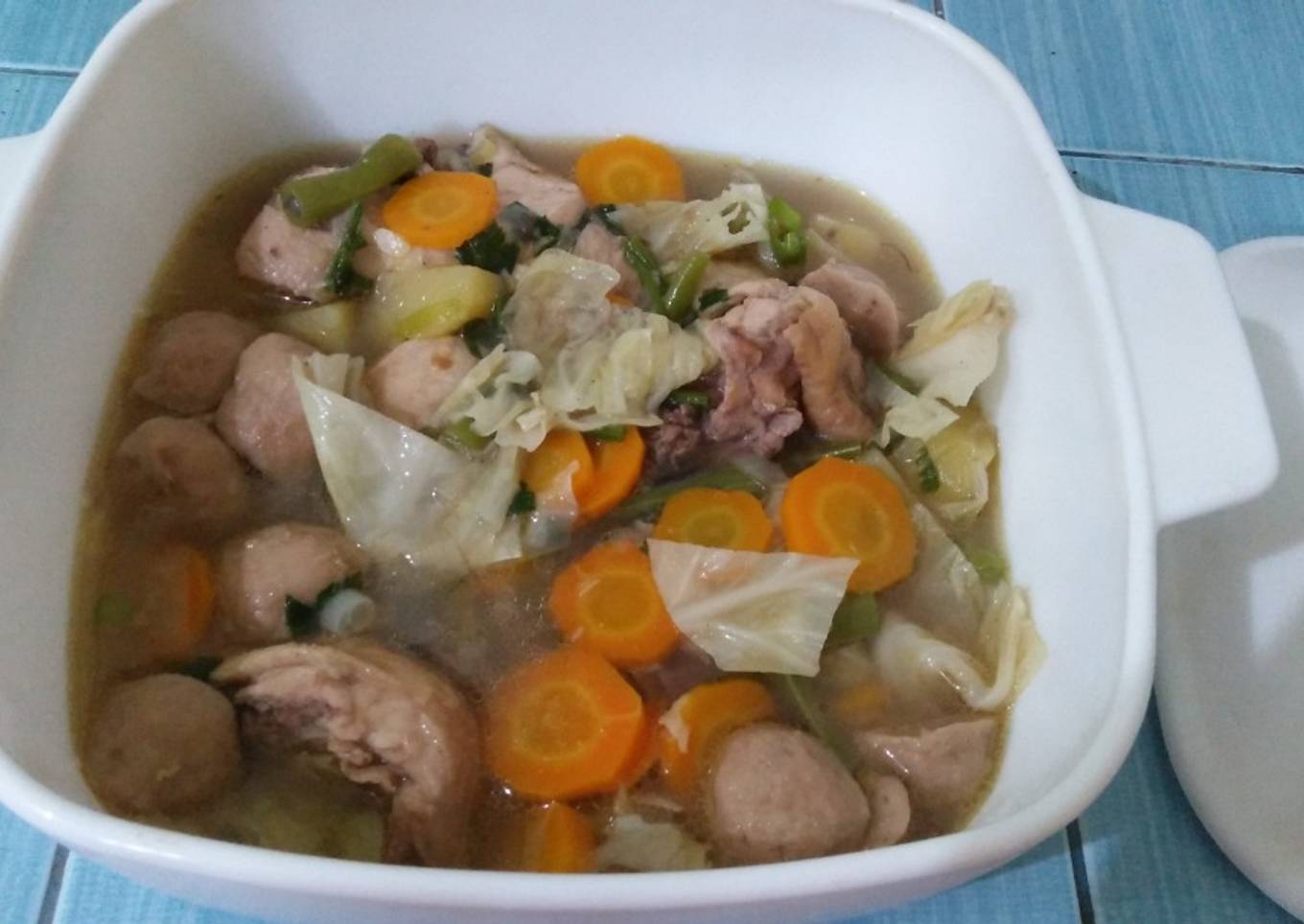Sop ayam bakso