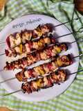 Spiedini di pollo marinati nella birra scura