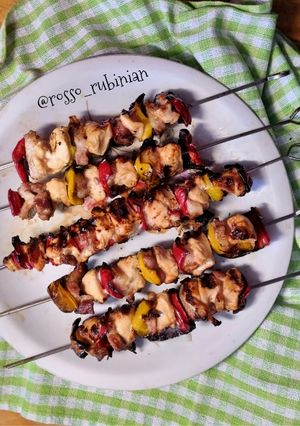 Foto di Spiedini di pollo marinati nella birra scura