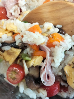 Una foto de Arroz tres delicias hispano 🍛