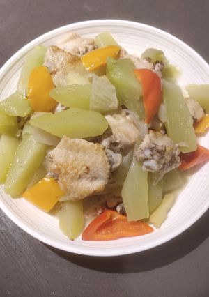A picture of Wings with Jade Melon.
