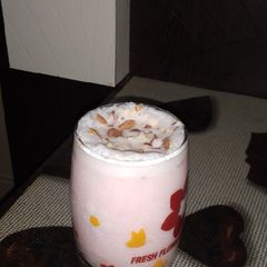 A picture of Strawberry shake.