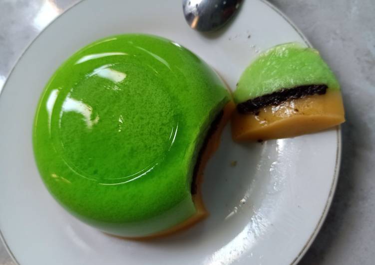 Puding lumut lapis Oreo jeruk