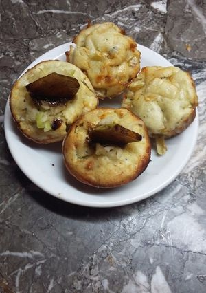 Una foto de Muffins de queso azul y manzanas verdes