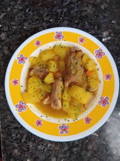 Una foto de Guiso de patatas y costilla