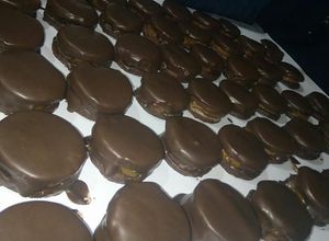 Una foto de Alfajores De Chocolate
