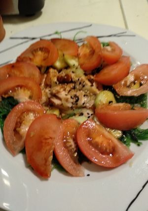 Una foto de Ensalada templada de trucha en escabeche