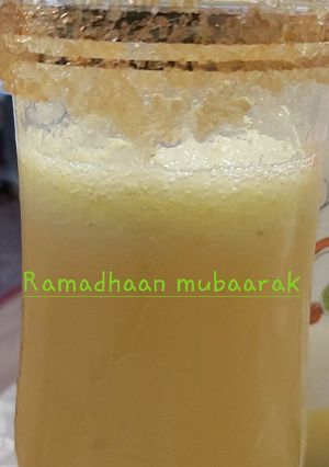 A picture of Pineapple & lime blended drink.