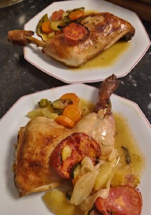 Una foto de Muslo y contramuslo asado a la cerveza rubia