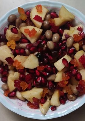A picture of Fruit chaat with Groundnuts.