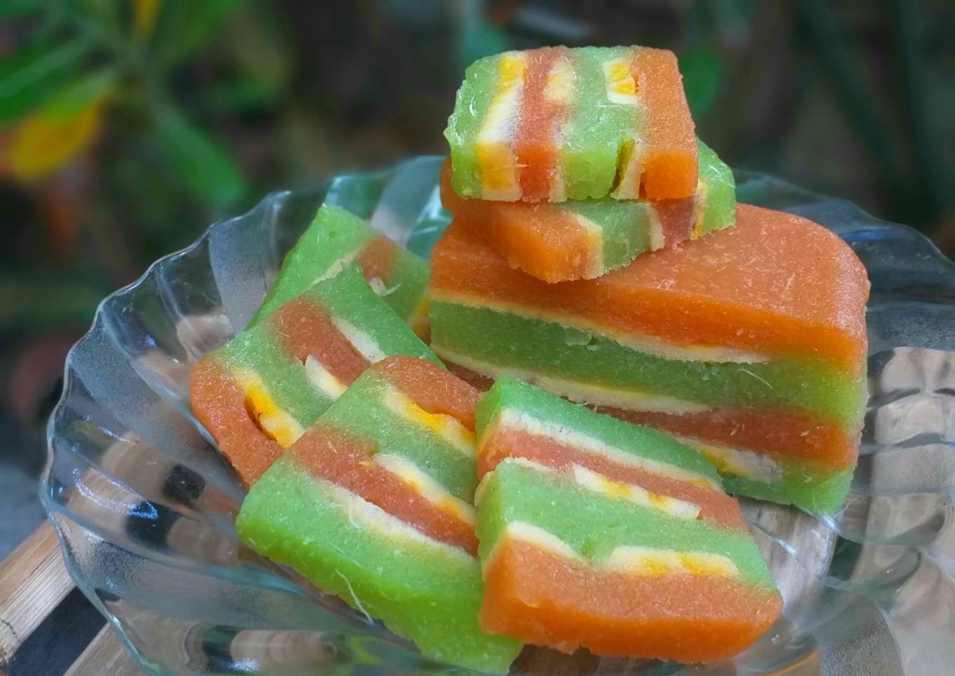 Kue lapis singkong pisang