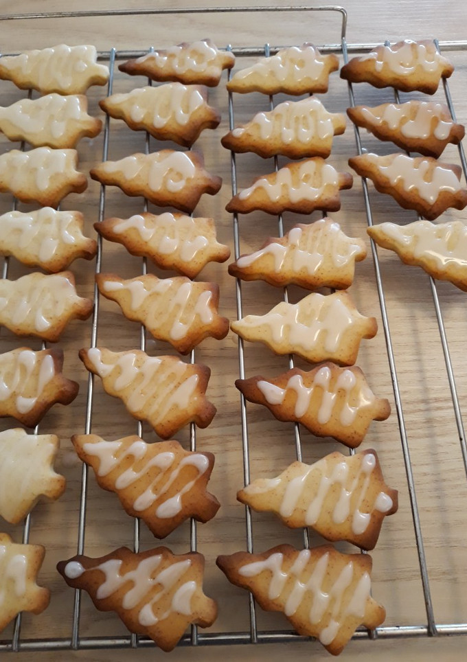 Una foto de Bredele: pinos de mantequilla y limón