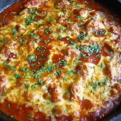 A picture of Cheesy Baked Chicken With Tomato Sauce.