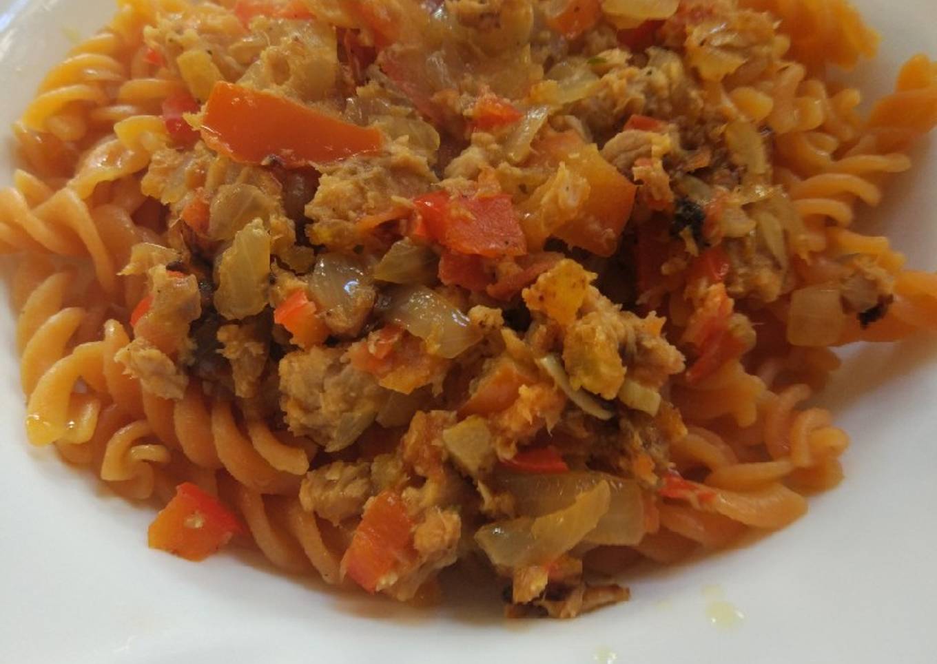 Macarrones de lentejas con sofrito de atún