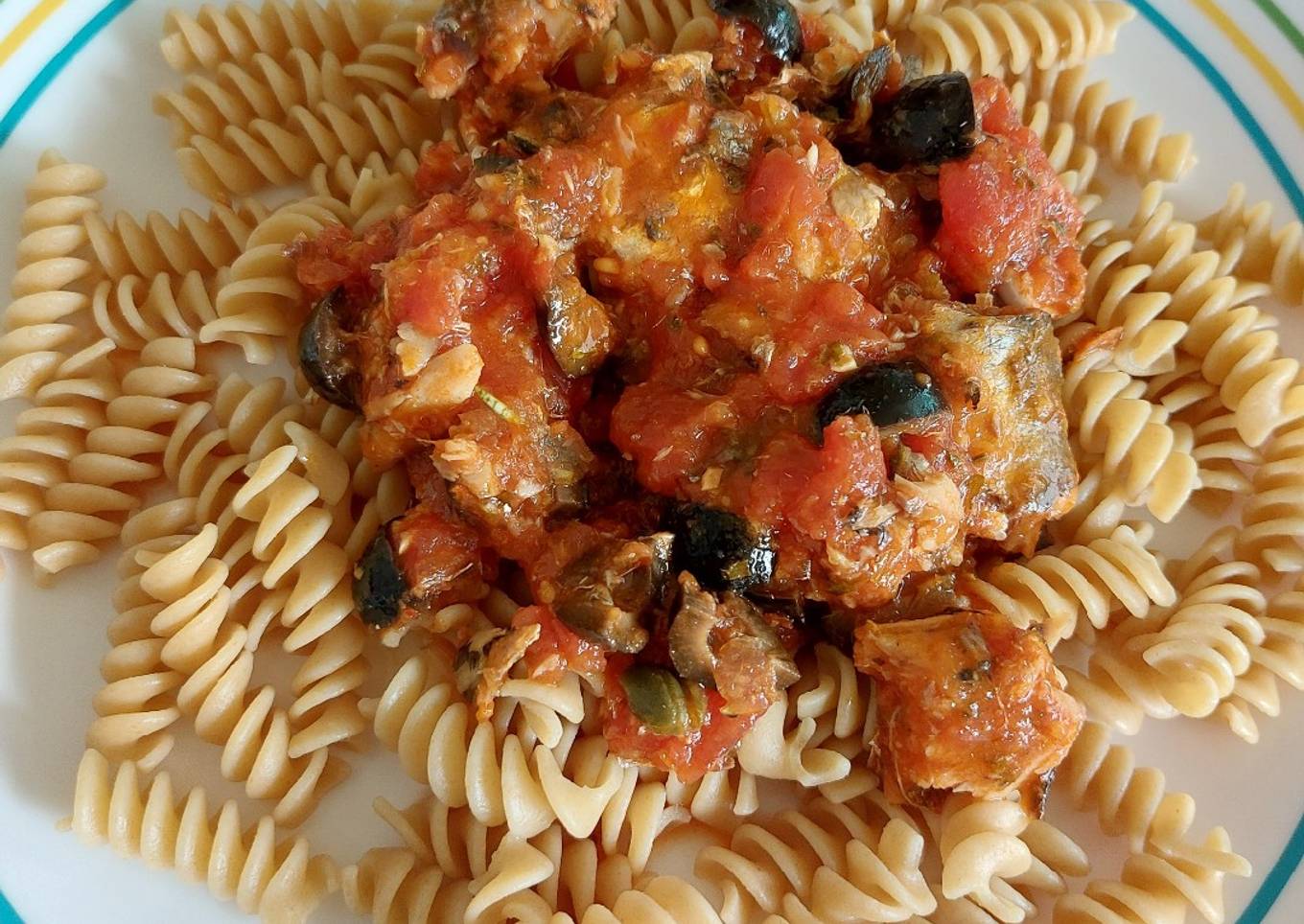 Pasta con salsa de sardinas