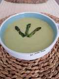Crema de espárragos verdes y guisantes