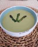 Crema de espárragos verdes y guisantes