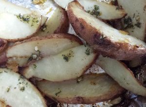 Una foto de Gajos de papas al horno muy sabrosos