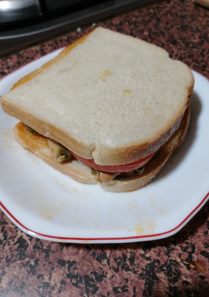 Una foto de Sándwich de Mejillones en escabeche
