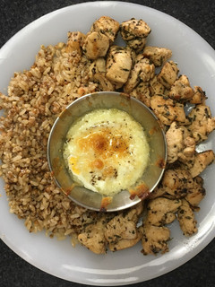 Una foto de Arroz de Quinoa con pollo y huevo