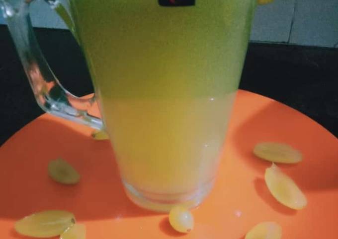 Green grapes juice