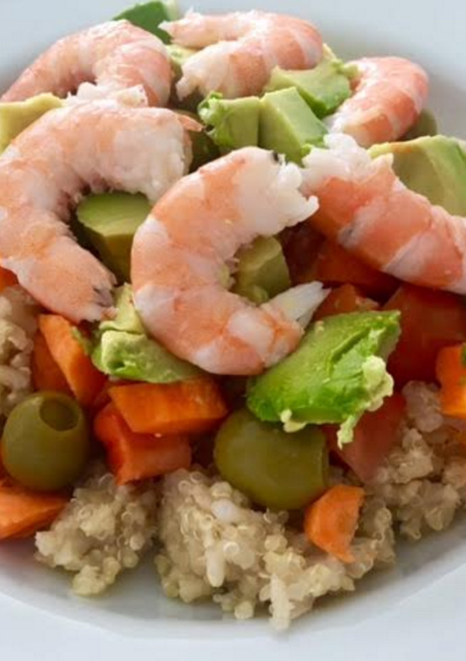 Una foto de Ensalada de quinoa con langostinos