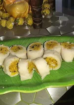 A picture of Stuffed Sooji wheels /Rolls.