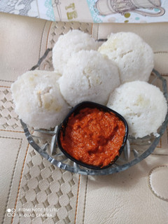 ઈડલી (Idli Recipe In Gujarati) રેસીપી મુખ્ય ફોટો