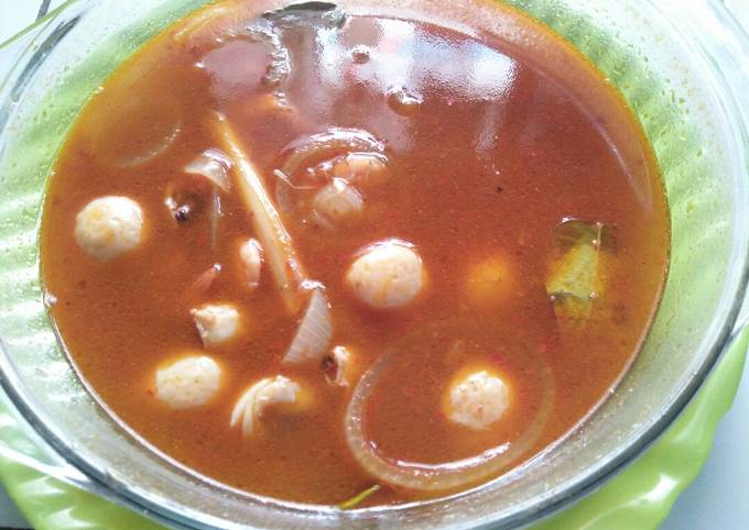 Tom yum seafood