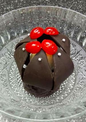 A picture of Melting Chocolate Flower Dessert !!.